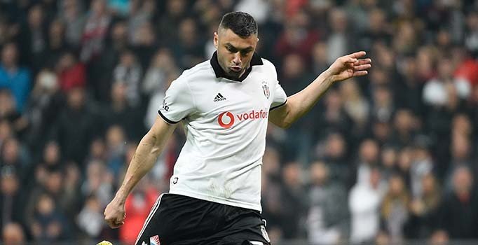 Burak Yılmaz Beşiktaş'ı iç sahada sırtlıyor