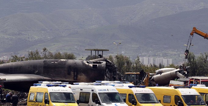 Cezayir'de eğitim uçağı düştü: Pilot hayatını kaybetti