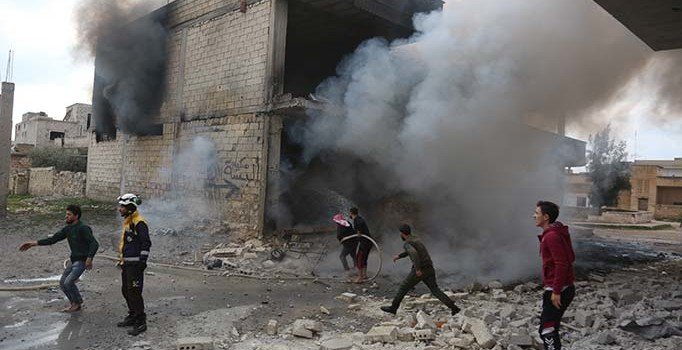 Esad rejiminden İdlib'e yoğun bombardıman