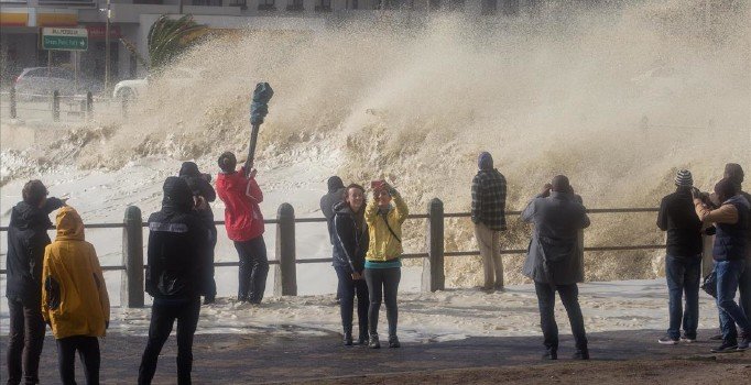 Tropikal fırtına Afrika'nın güneyini vurdu: 126 ölü