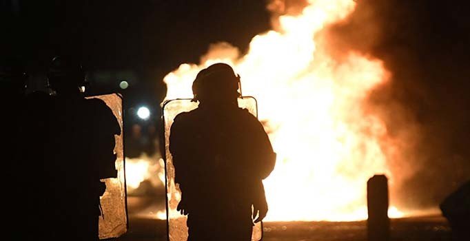 Fransa'da biri Türk iki gencin ölümündeki polis şüphesi, halkı sokaklara döktü