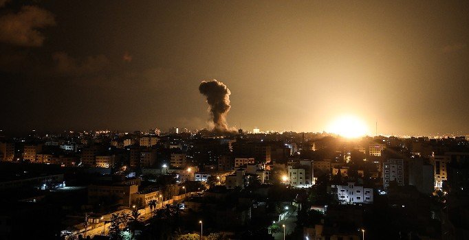 İsrail'den Gazze'ye hava saldırısı: 2 askeri nokta vuruldu
