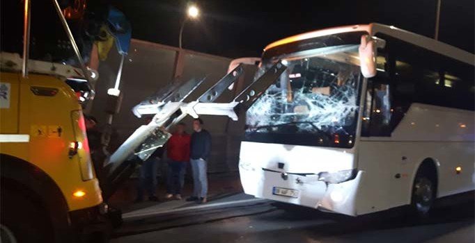 Haliç Köprüsü'nde zincirleme kaza: 3 otobüs birbirine girdi
