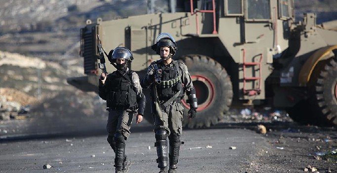 İsrail 11 Filistinliyi daha gözaltına aldı
