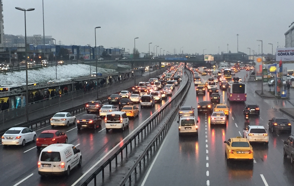 İstanbul'un Araç Sayısı Ve Nüfusunda Paralel Artış