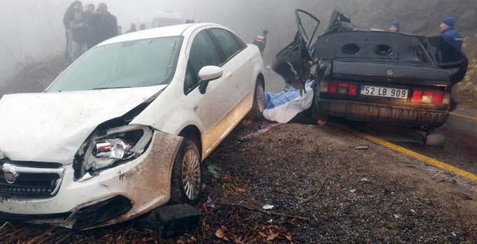 Öğrenci servisi otomobille çarpıştı: Ölü ve yaralılar var