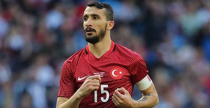 Mehmet Topal, A Milli Takım'ın kadrosundan çıkartıldı