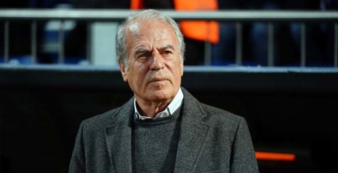 Mustafa Denizli takımın başında idmana çıktı