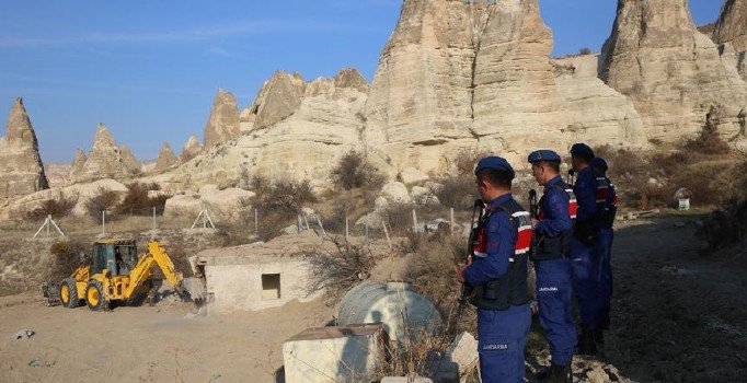 Kapadokya'da son 4 ayda 84 kaçak yapı yıkıldı