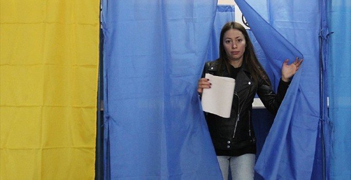 Ukrayna'da halk ikinci kez sandık başına gidiyor