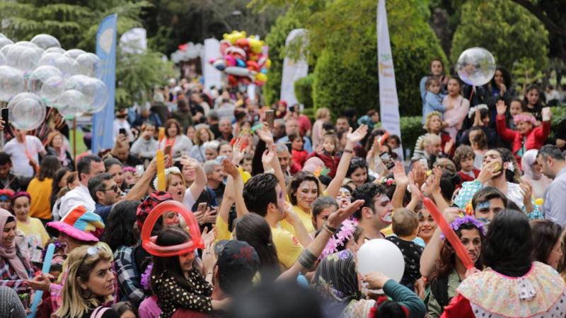 Adana'da 1,5 milyon kişi Portakal Çiçeği Karnavalı'yla coştu