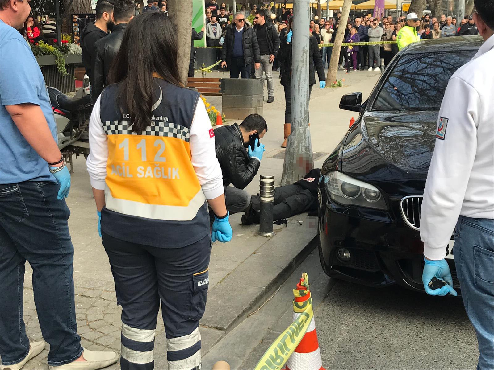 BAĞDAT CADDESİ'NDE CİNAYET ÇOCUĞUNUN GÖZLERİ ÖNÜNDE ÖLDÜRÜLDÜ