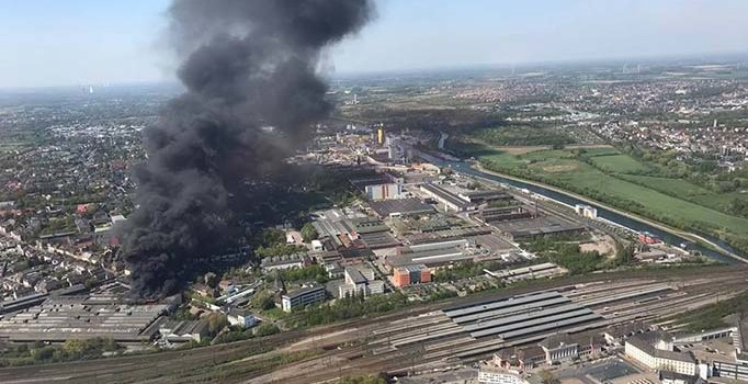 Almanya'da Türk işçilerin de çalıştığı fabrikada yangın