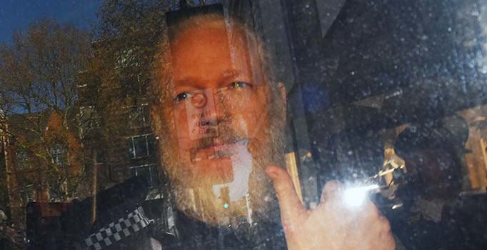 Assange, Ekvador liderinin 'yatakta istakoz' fotoğrafını sızdırınca sonunu hazırladı