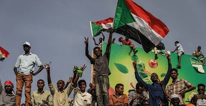 Sudan'da muhalifler geçici sivil yönetim ilan edecek