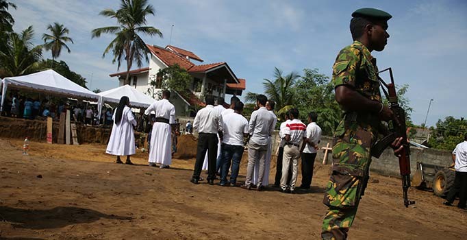 Sri Lanka'da terör önlemi: Telefon numarası bırakmak zorunlu oldu