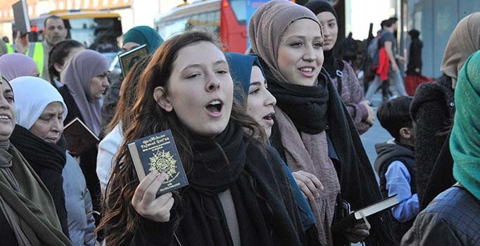 Danimarka'da Müslümanlardan provokatif eylemlere karşı yürüyüş
