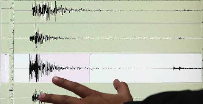 Hindistan'da 5,3 büyüklüğünde deprem