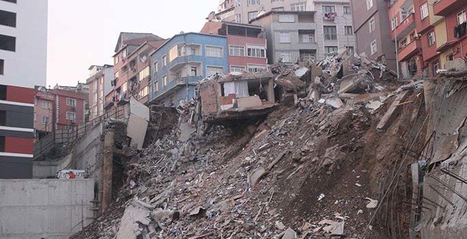 Kağıthane'deki enkaz gün ağarınca ortaya çıktı