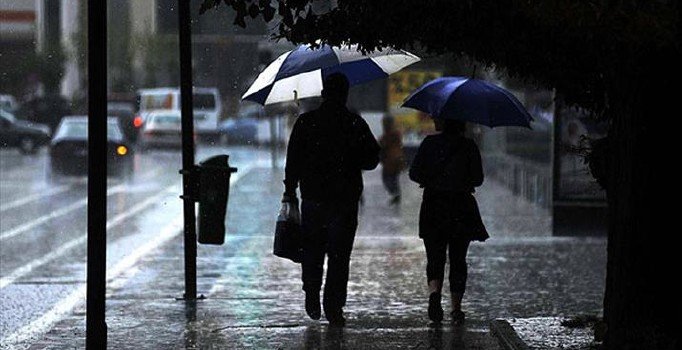 Meteoroloji'den toz taşınımı ve sağanak uyarısı