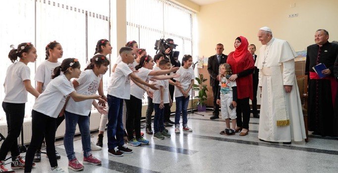 Papa Franciscus'dan mülteci kampına ziyaret