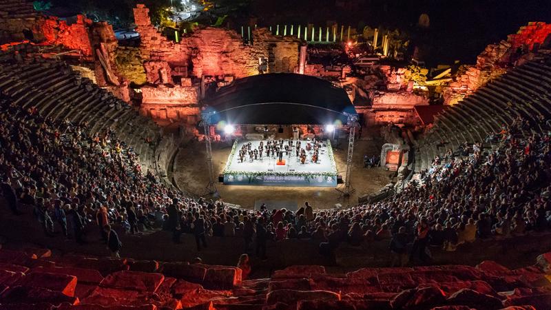 Türk-Rus Klasik Müzik Festivali'ne antik tiyatroda muhteşem kapanış