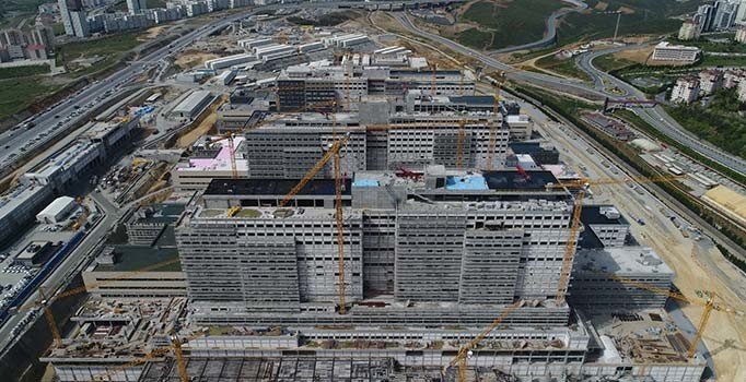 Başakşehir Şehir Hastanesi'nin inşaat çalışmaları görüntülendi