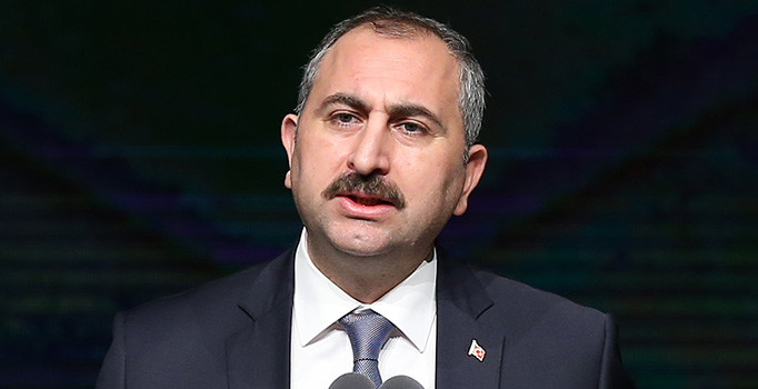 Adalet Bakanı Abdulhamit Gül'den etek boyu açıklaması: Fırsat vermeyeceğiz