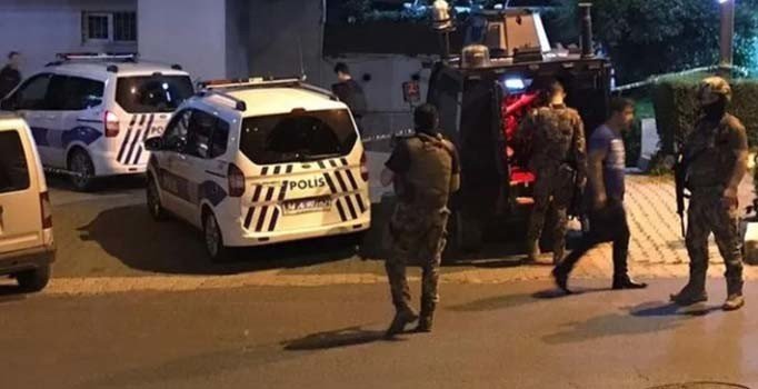 Üsküdar'da siteden polislere ateş açıldı