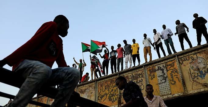 Sudan'da erken seçim sinyali