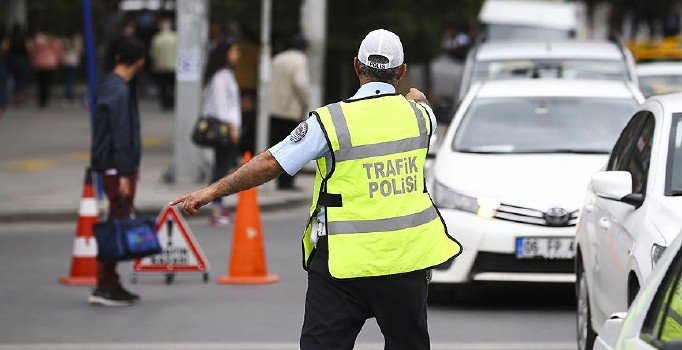 e-Devlet'ten yeni hizmet: Şirket araçlarının plakasına yazılan cezalar görülecek