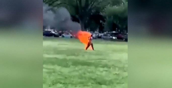 Beyaz Saray önünde kendisini ateşe veren kişi öldü