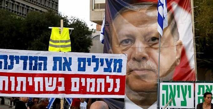 İsrail halkı Netanyahu'yu Erdoğan posteri ile protesto etti