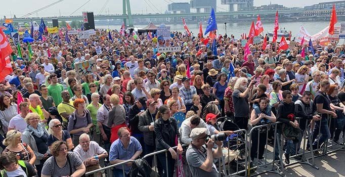 Avrupa'daki ırkçılık Almanya'da protesto edildi