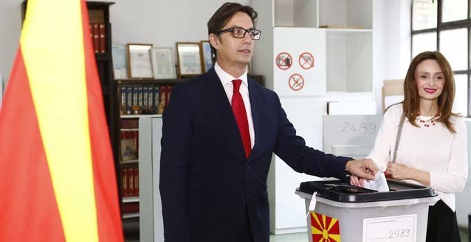 Kuzey Makedonya'nın yeni cumhurbaşkanı Stevo Pendarovski oldu