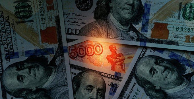 Rusya'dan dolara karşı hamle: Ruble ile petrol satacak