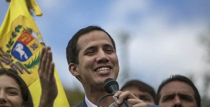 Guaido cephesini karıştıracak iddia: Temsilcileri yolsuzluk yaptı