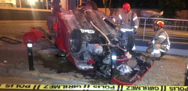 Beşiktaş’ta ticari aracın çarptığı otomobil takla attı