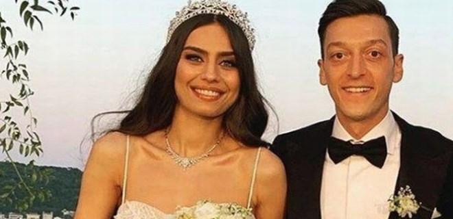 Mesut Özil ile Amine Gülşe'nin balayından ilk kare