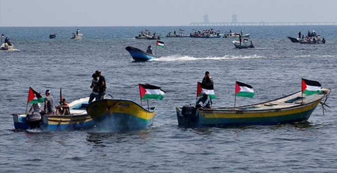 İsrail Gazze'de balık avlama mesafesini 6 mile düşürdü