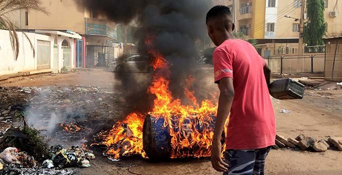 Sudan'da ordudan 9 ay içinde erken seçim sözü