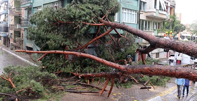 Meteoroloji'den 'sıcak yüzey' uyarısı: Dolu, fırtına ve hortumun şiddeti artacak