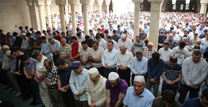 Bazı ülkeler Ramazan Bayramı'na bugün başladı