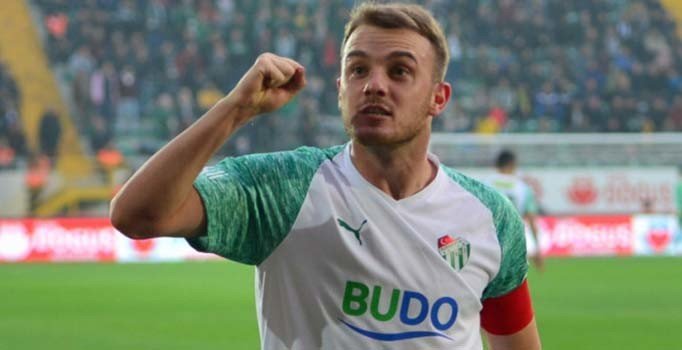 Bursaspor'un kaptanı Ertuğrul Ersoy, Lecce ile anlaştı