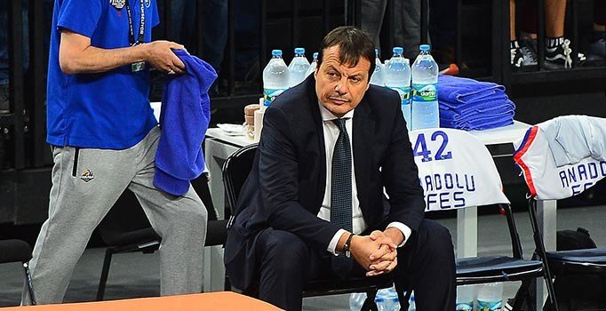 Ergin Ataman parkeye bu sefer kulaklıksız çıktı