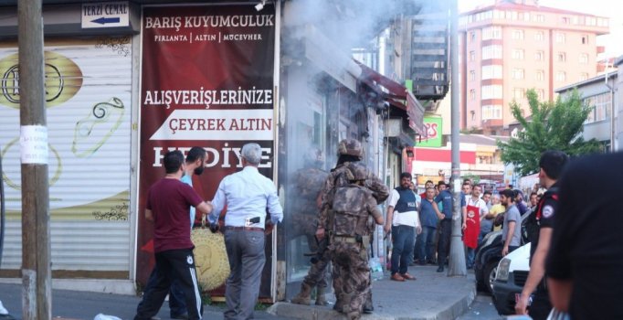 Sarıyer'de alarmı çalan kuyumcuda özel harekat operasyonu