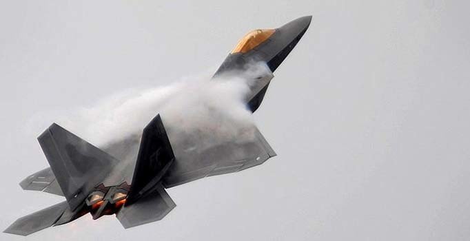 ABD'den Körfez'de yeni hamle: F-22 Raptor uçakları Katar'da