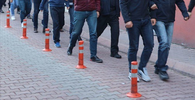 TSK'daki kriptolara eş zamanlı baskın: 22'si muvazzaf 36 kişi için gözaltı kararı