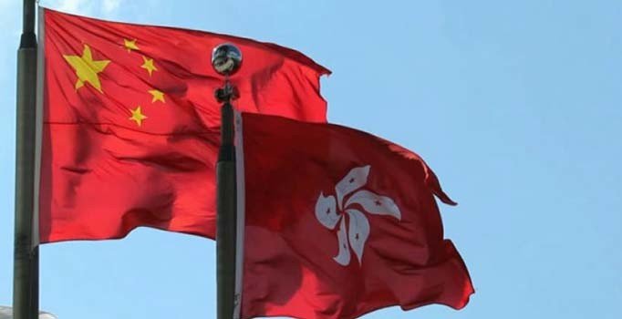 Çin'den Hong Kong'un askıya alma kararına destek
