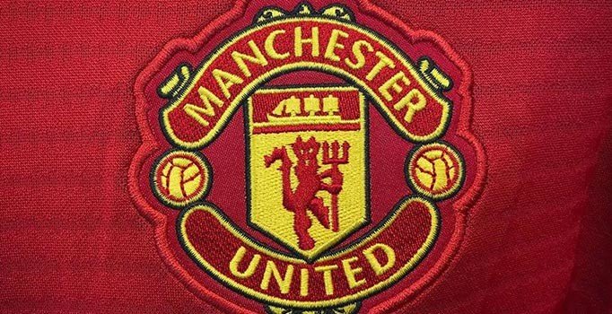 Manchester United'dan savunmaya takviye